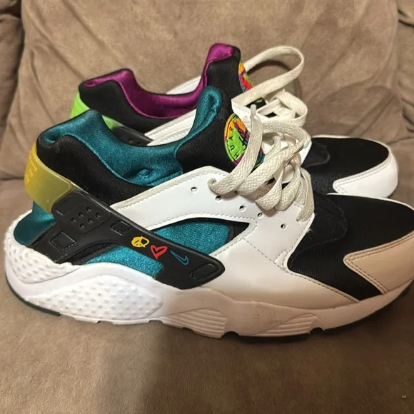 Peace and Love Nike huaraches - Picture 4 of 8